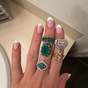 VINTAGE Elegant Green and Gold Gemstone Ring Set